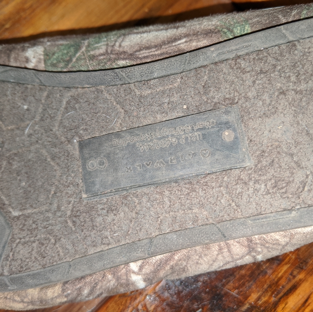 Camo Flat Slippers with Pink Bows - Picture 2 of 3